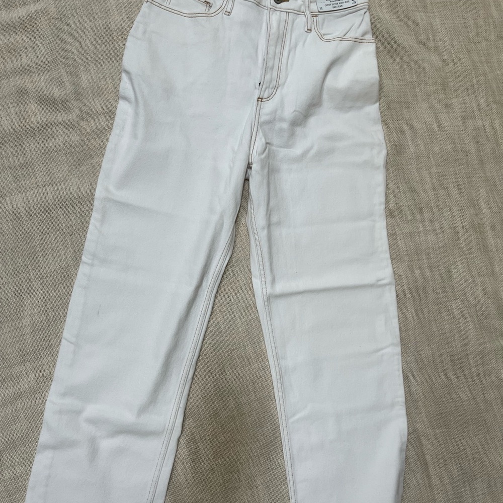 Off White Hollister NWT 7S 28W 29L Curvy Ultra High-Rise Dad Denim Jean